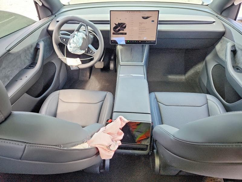 2026 TESLA MODEL Y 8