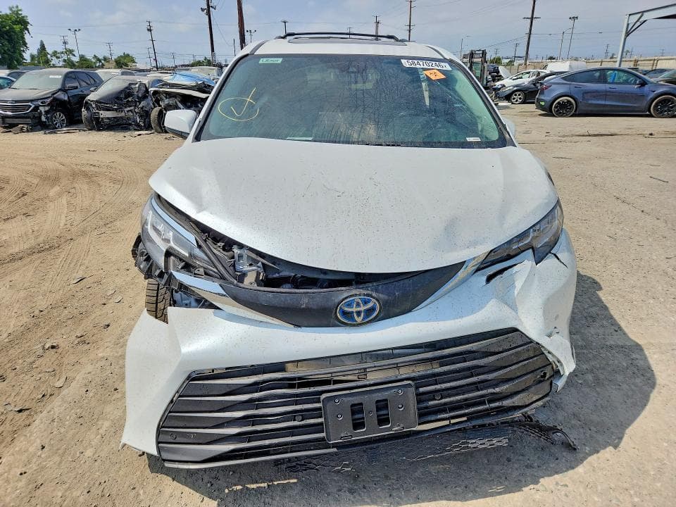 2023 TOYOTA SIENNA XLE 5