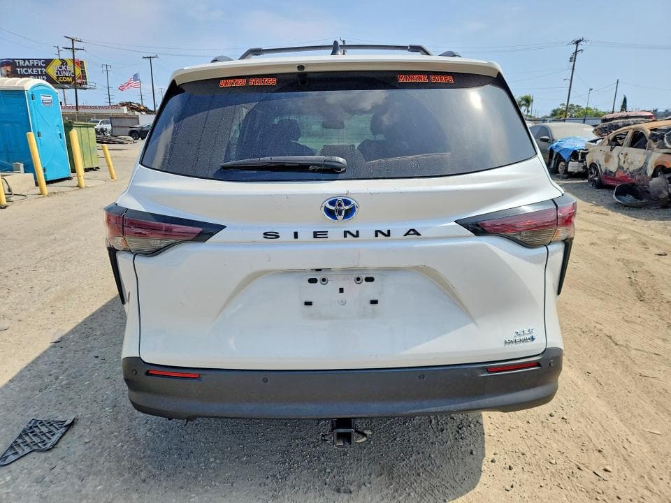2023 TOYOTA SIENNA XLE 6