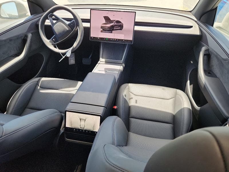 2026 TESLA MODEL Y 8