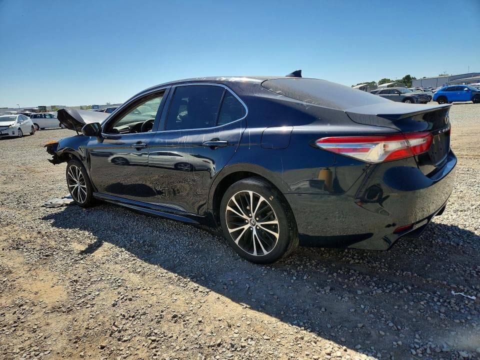 2019 TOYOTA CAMRY SE 2