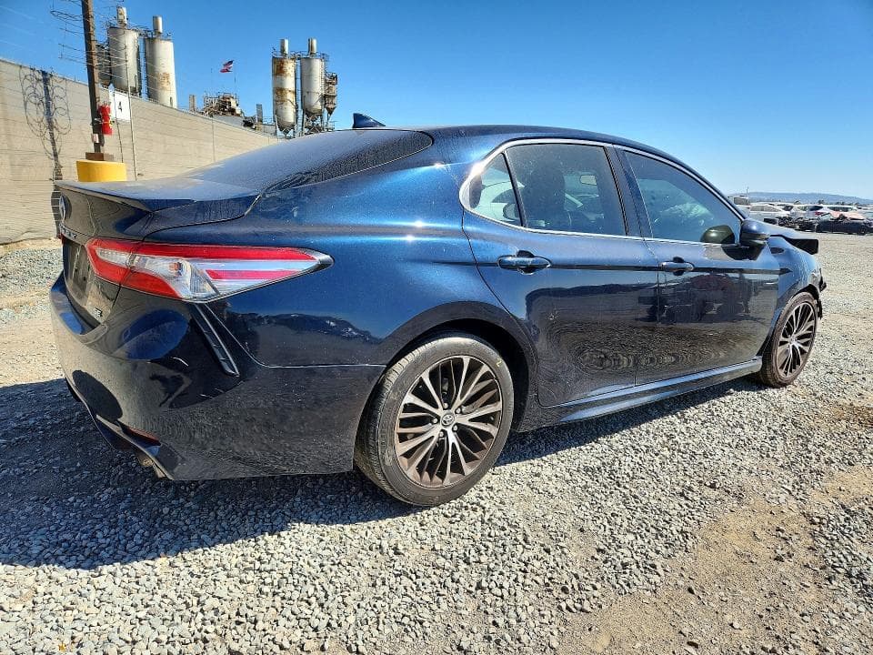 2019 TOYOTA CAMRY SE 3