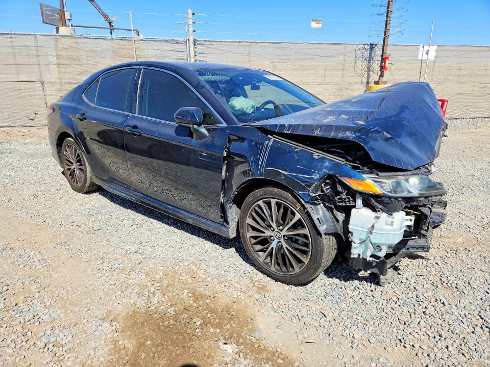 2019 TOYOTA CAMRY SE 4