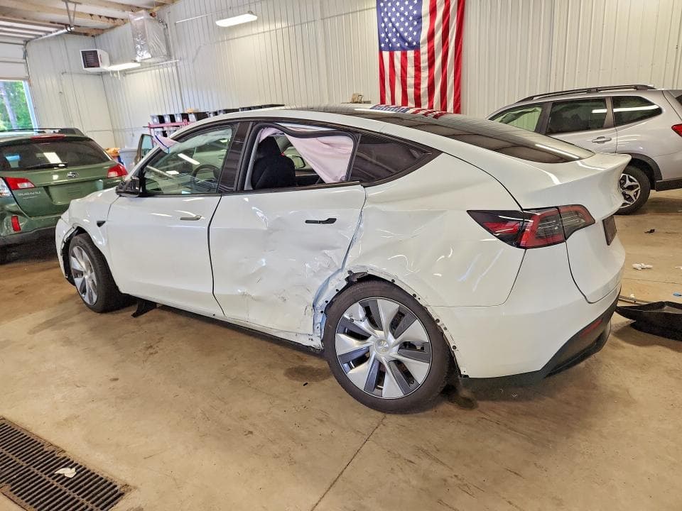 2024 TESLA MODEL Y 2