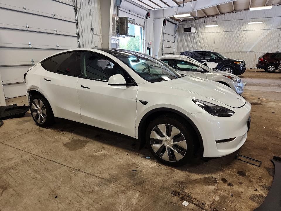 2024 TESLA MODEL Y 4