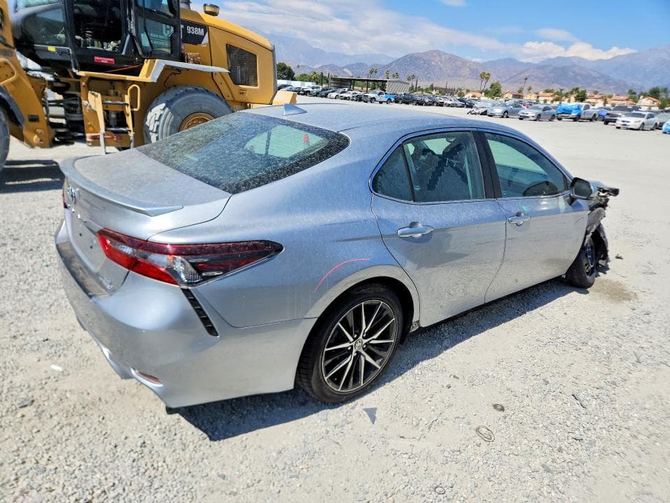 2021 TOYOTA CAMRY SE 3
