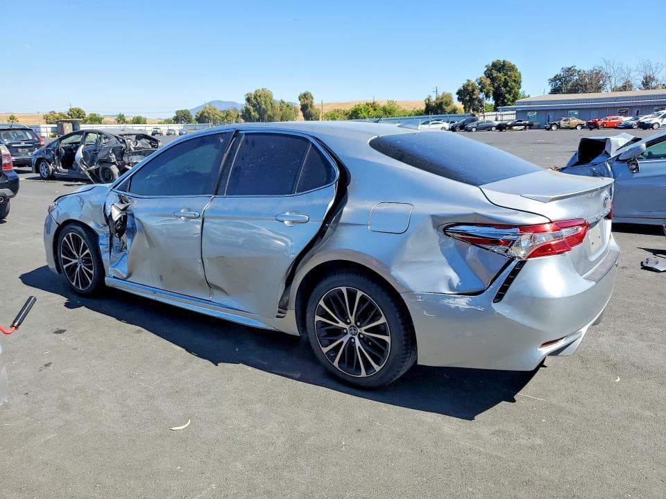 2019 TOYOTA CAMRY SE 2