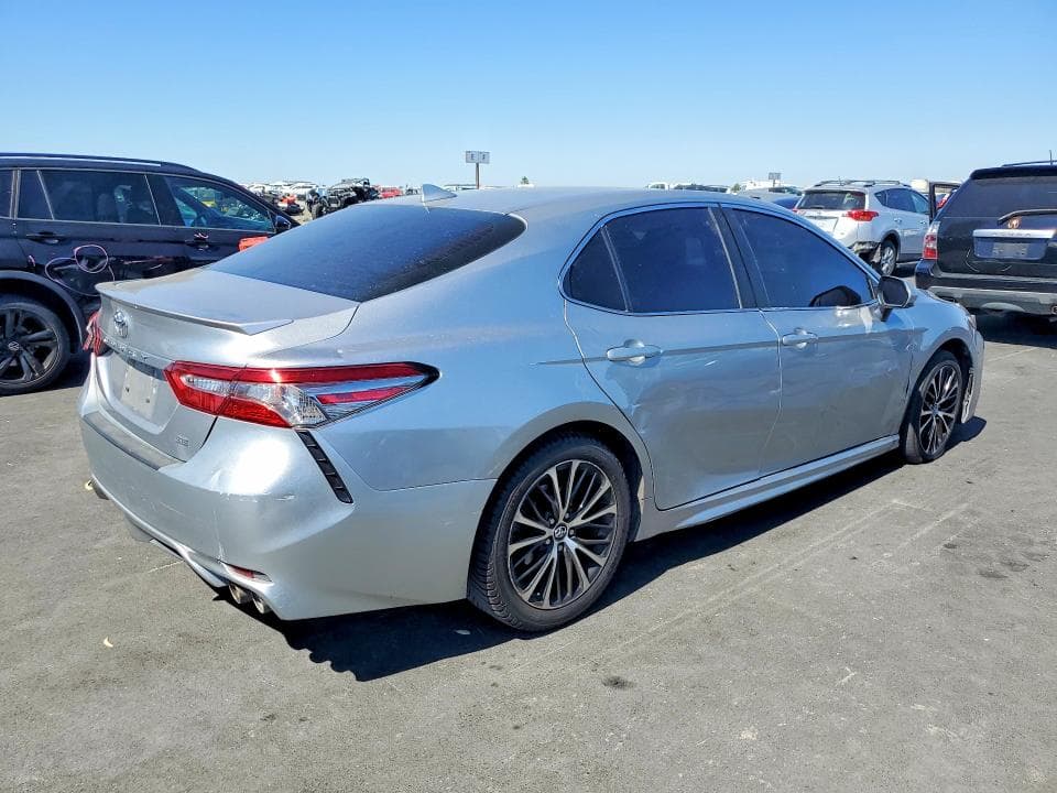 2019 TOYOTA CAMRY SE 3