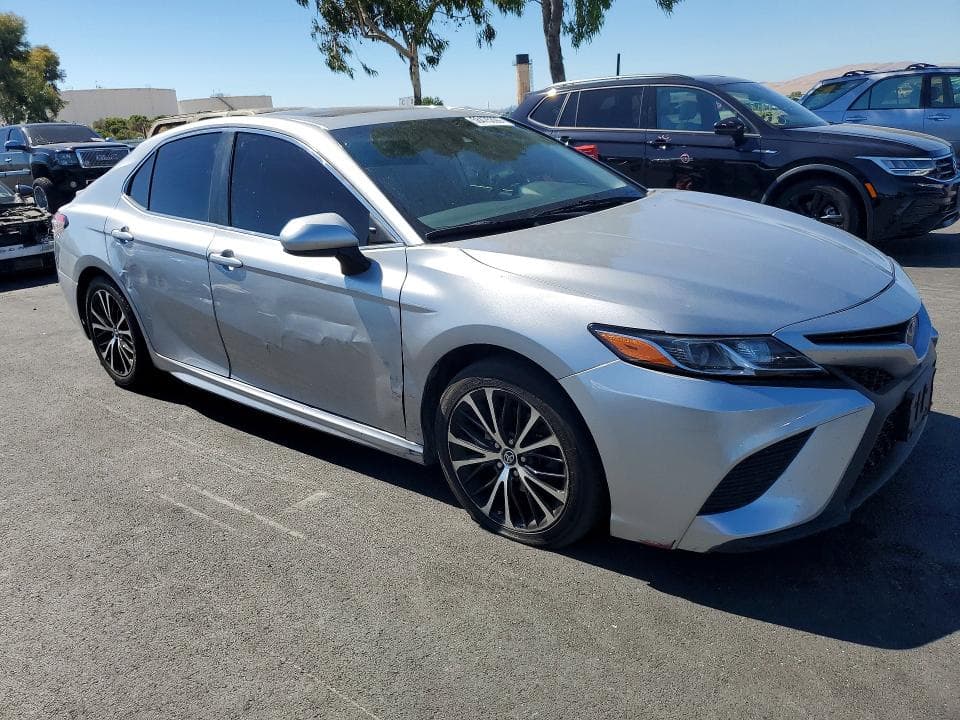 2019 TOYOTA CAMRY SE 4