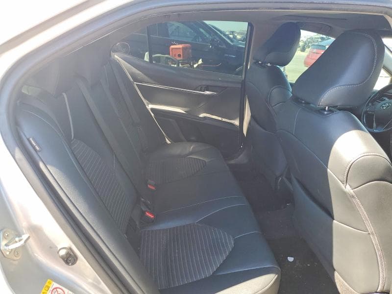 2019 TOYOTA CAMRY SE 10