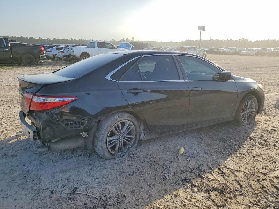 2017 TOYOTA CAMRY SE SE 3