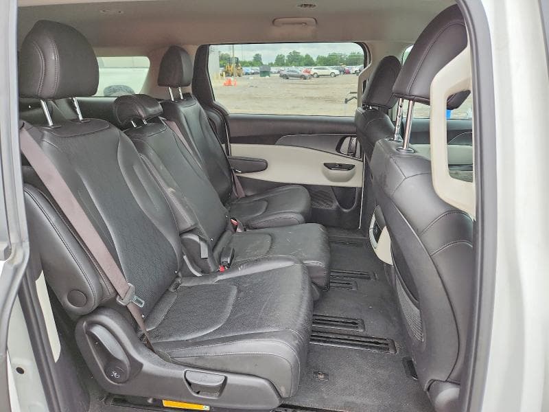 2022 KIA CARNIVAL LX 11