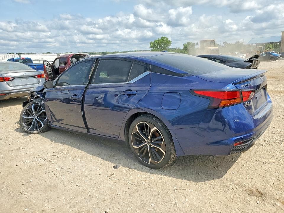 2023 NISSAN ALTIMA SR 2