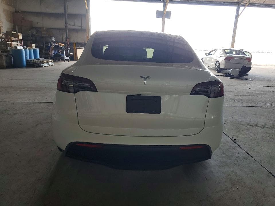 2024 TESLA MODEL Y 6