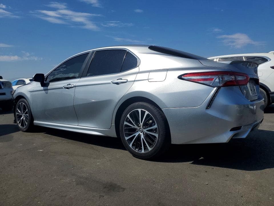 2018 TOYOTA CAMRY SE 2