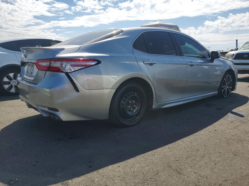 2018 TOYOTA CAMRY SE 3