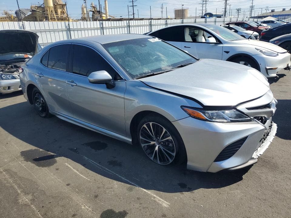 2018 TOYOTA CAMRY SE 4