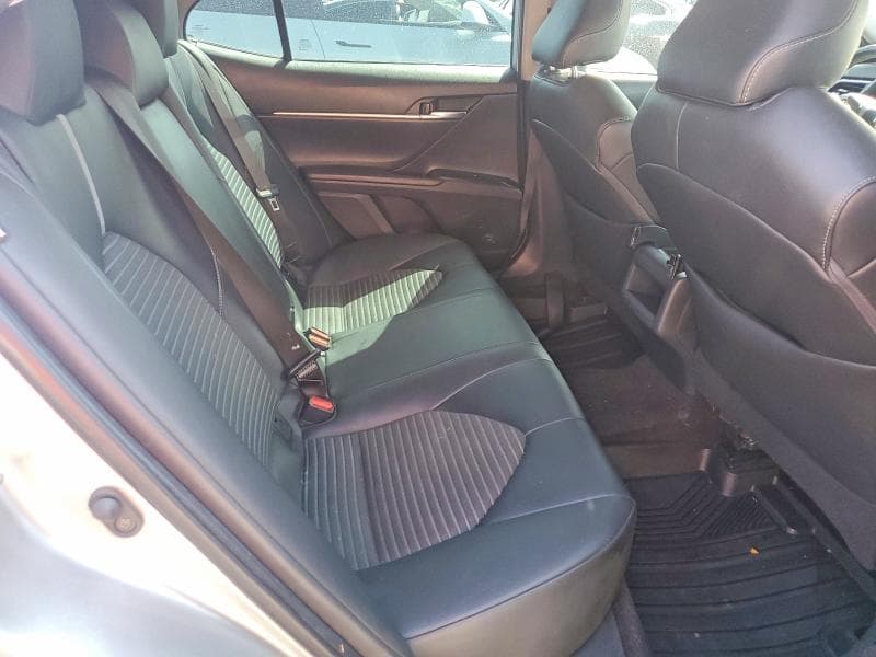 2018 TOYOTA CAMRY SE 10