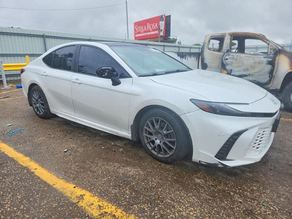 2025 TOYOTA CAMRY XSE 4