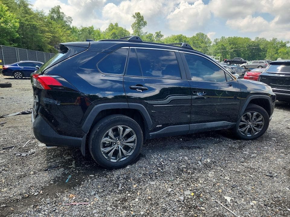 2025 TOYOTA RAV4 XLE PREMIUM 3