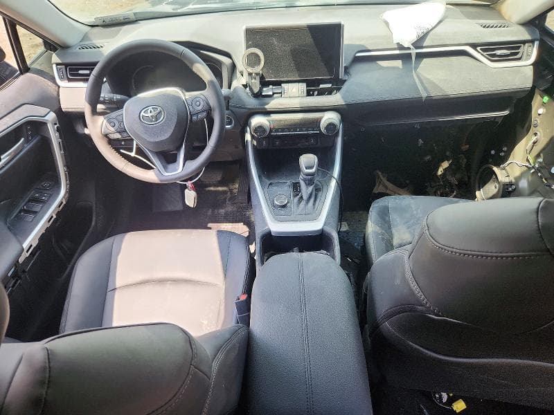 2025 TOYOTA RAV4 XLE PREMIUM 8