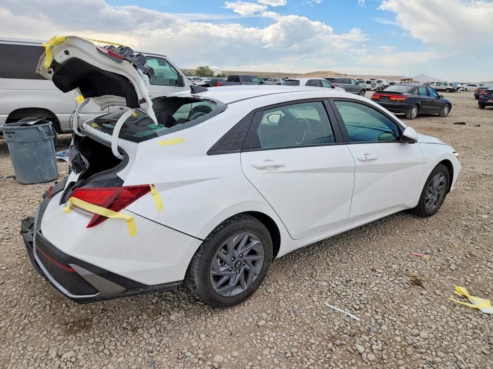 2024 HYUNDAI ELANTRA SEL 3
