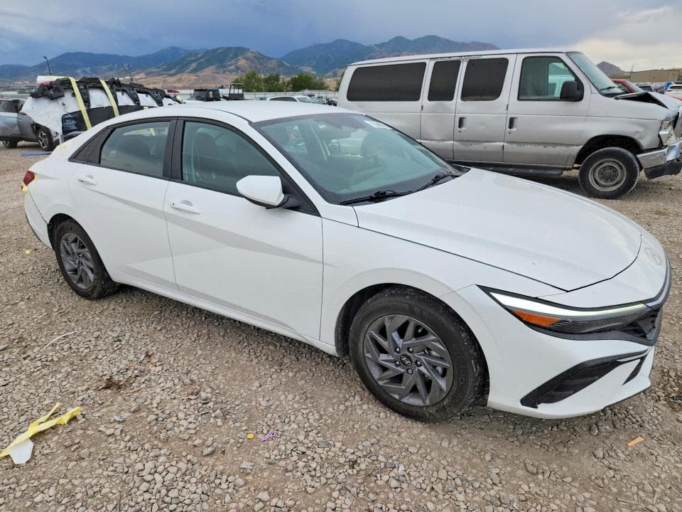 2024 HYUNDAI ELANTRA SEL 4