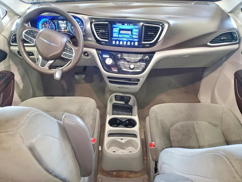 2017 CHRYSLER PACIFICA TOURING 8
