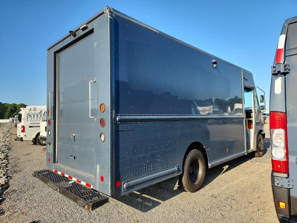 2021 FORD F59 3