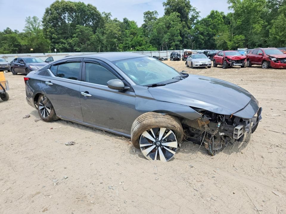 2021 NISSAN ALTIMA SV 4