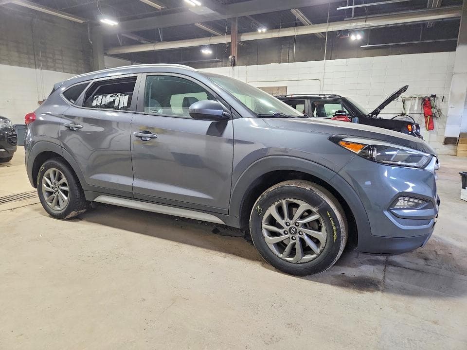 2017 HYUNDAI TUCSON SE 4