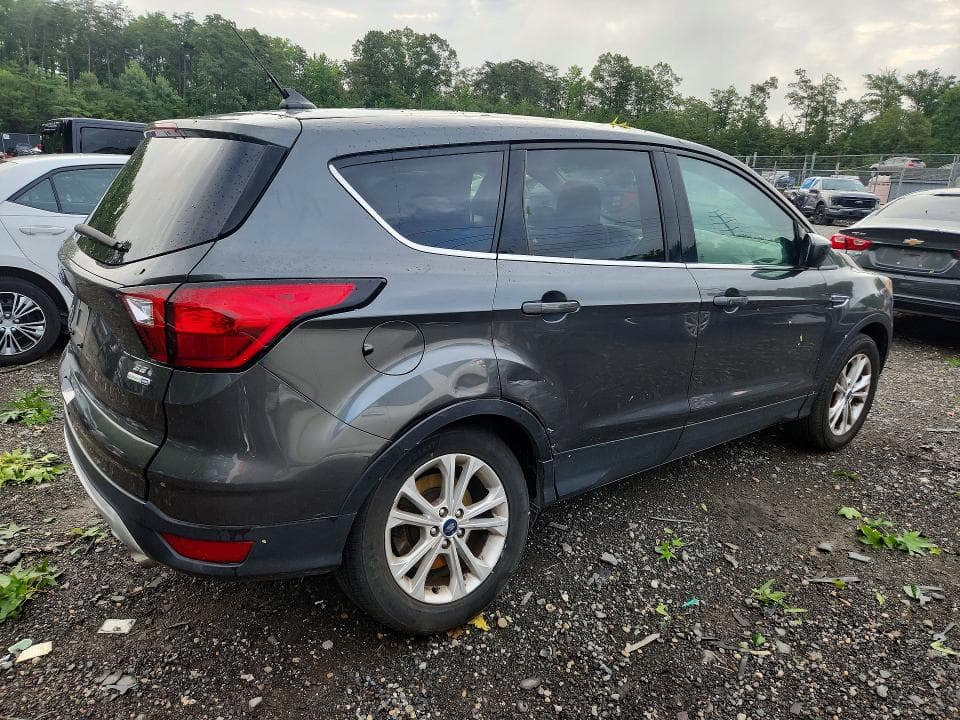 2019 FORD ESCAPE SE 3