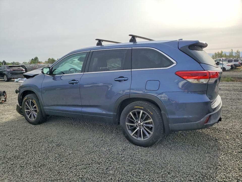 2018 TOYOTA HIGHLANDER XLE 2