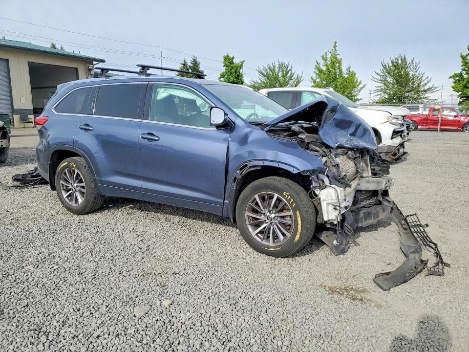 2018 TOYOTA HIGHLANDER XLE 4