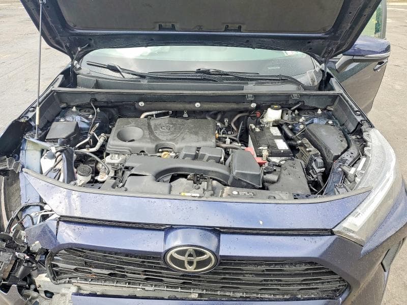 2024 TOYOTA RAV4 XLE 12