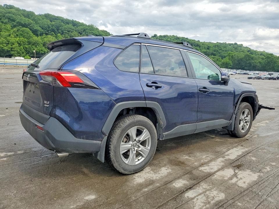 2024 TOYOTA RAV4 XLE 3