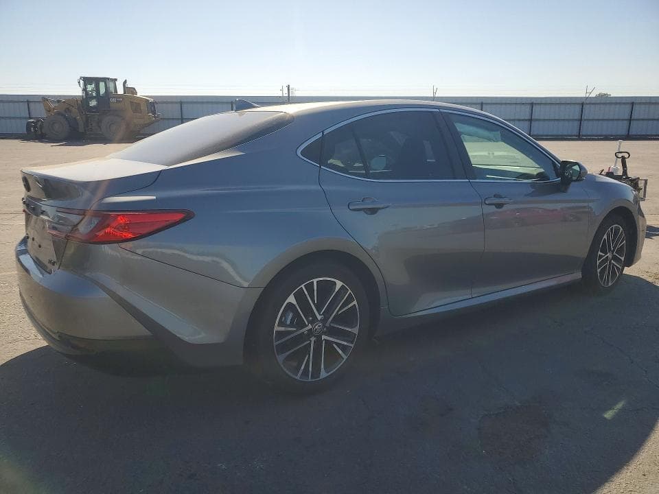 2026 TOYOTA CAMRY XLE 3