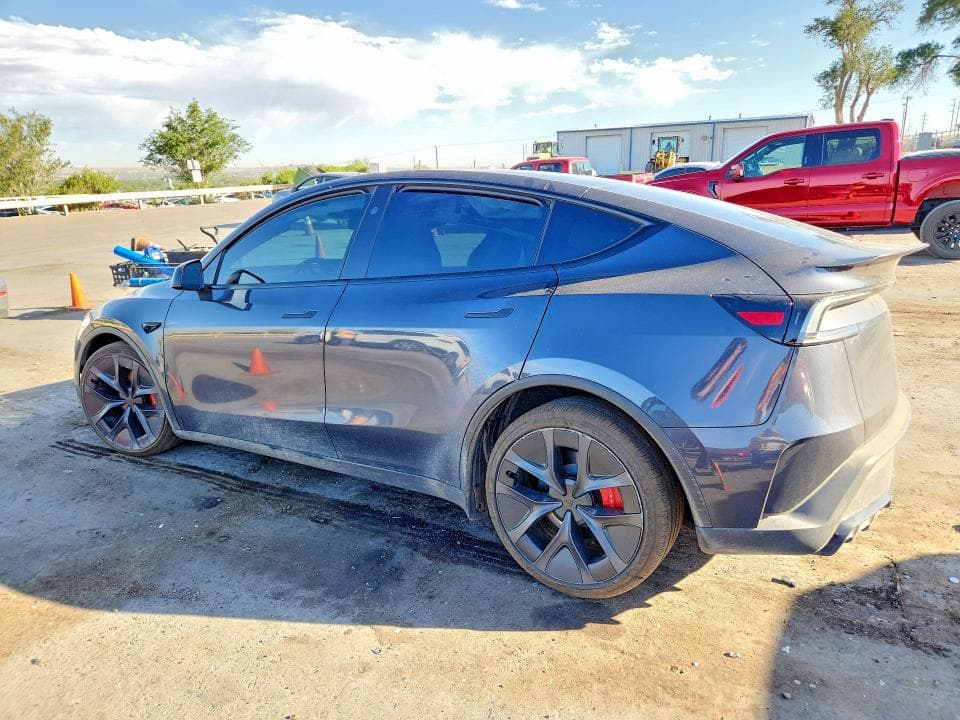 2026 TESLA MODEL Y 2