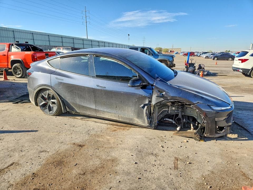 2026 TESLA MODEL Y 4