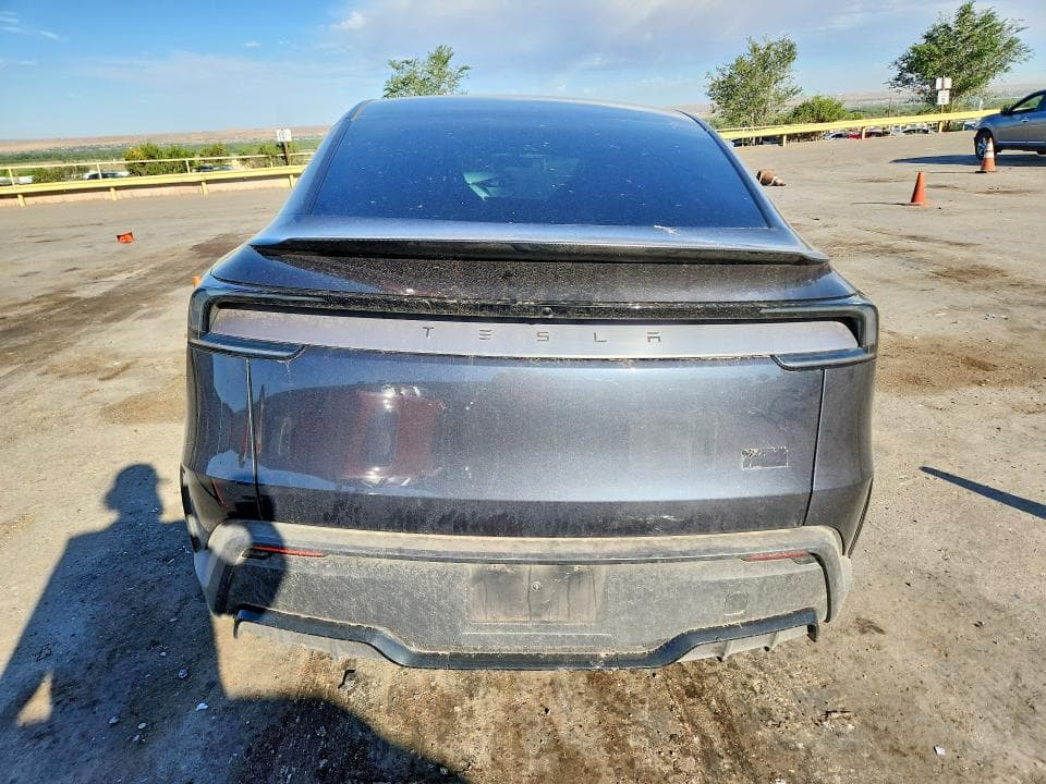 2026 TESLA MODEL Y 6