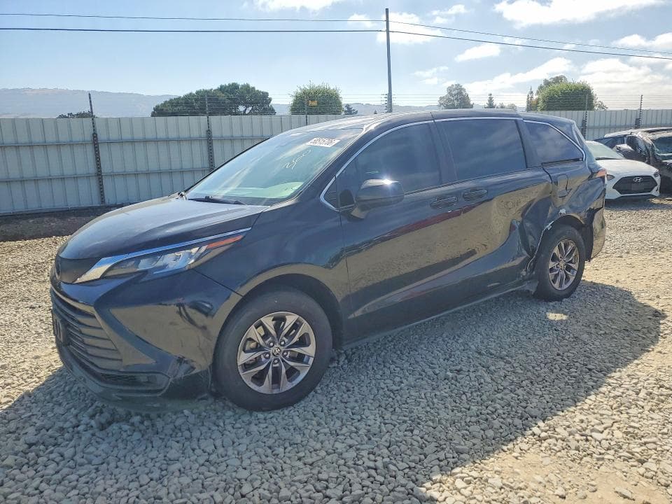2022 TOYOTA SIENNA LE - 1
