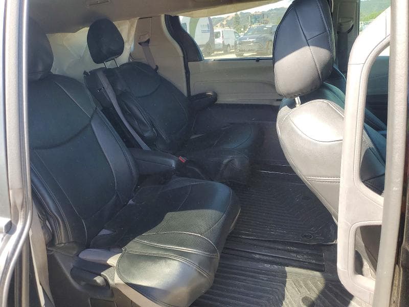 2022 TOYOTA SIENNA LE 11