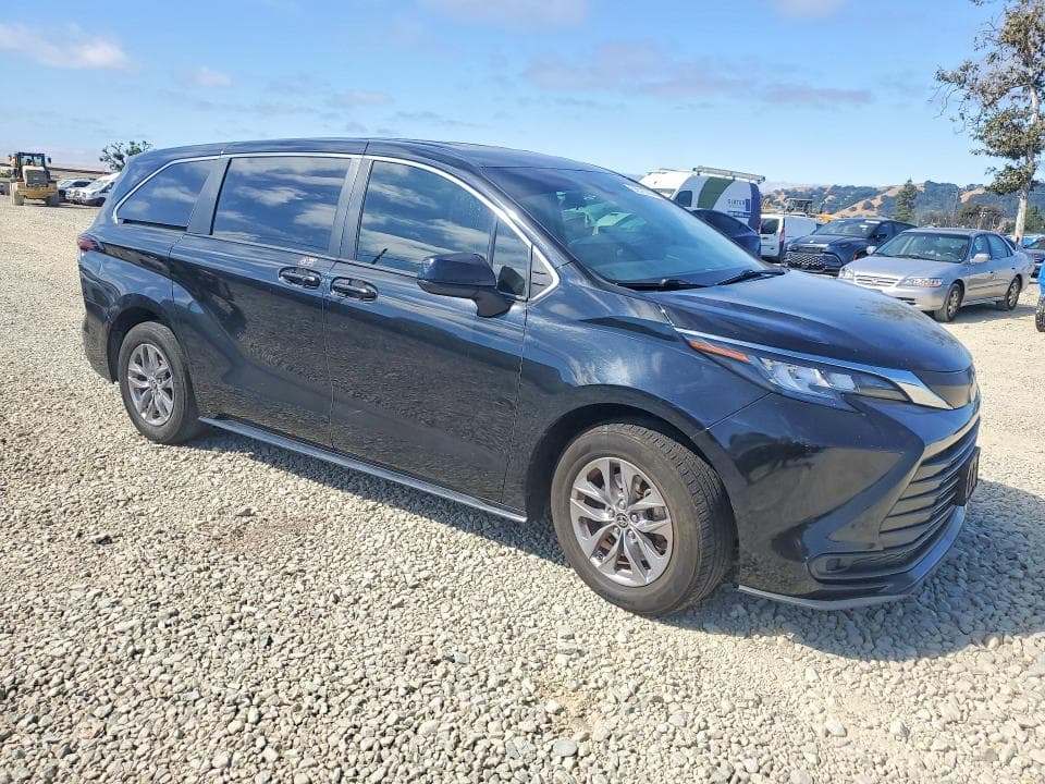 2022 TOYOTA SIENNA LE 4