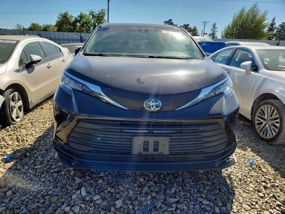 2022 TOYOTA SIENNA LE 5