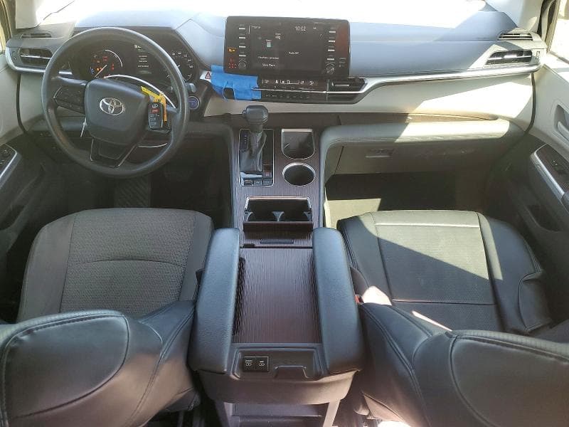 2022 TOYOTA SIENNA LE 8