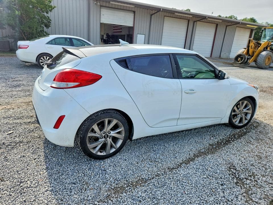 2017 HYUNDAI VELOSTER BASE 3