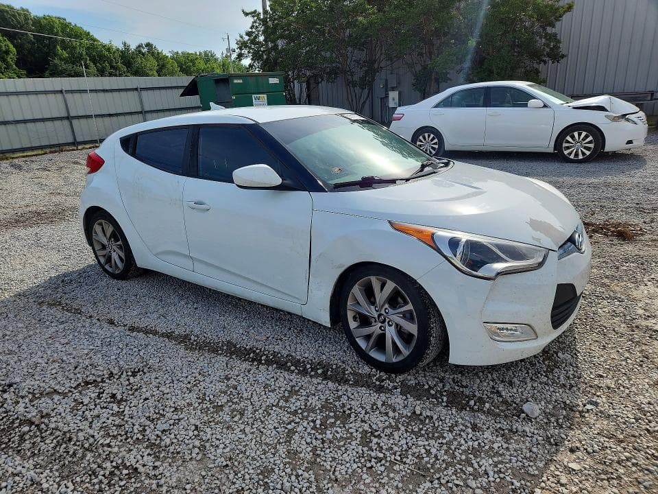 2017 HYUNDAI VELOSTER BASE 4