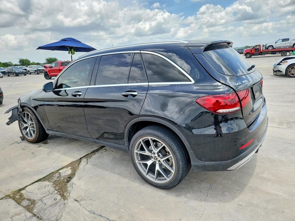 2021 MERCEDES-BENZ GLC 300 2
