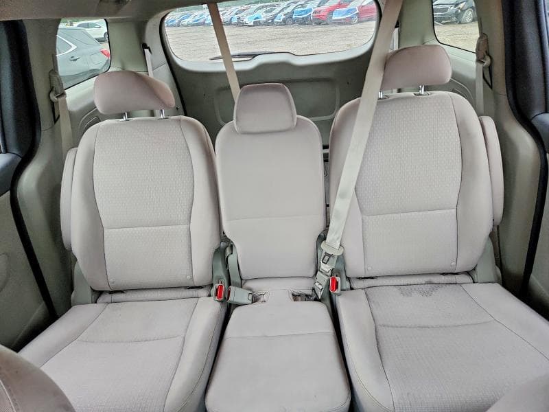 2018 KIA SEDONA LX 10