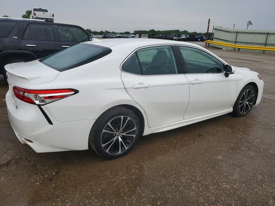 2020 TOYOTA CAMRY SE SE 3